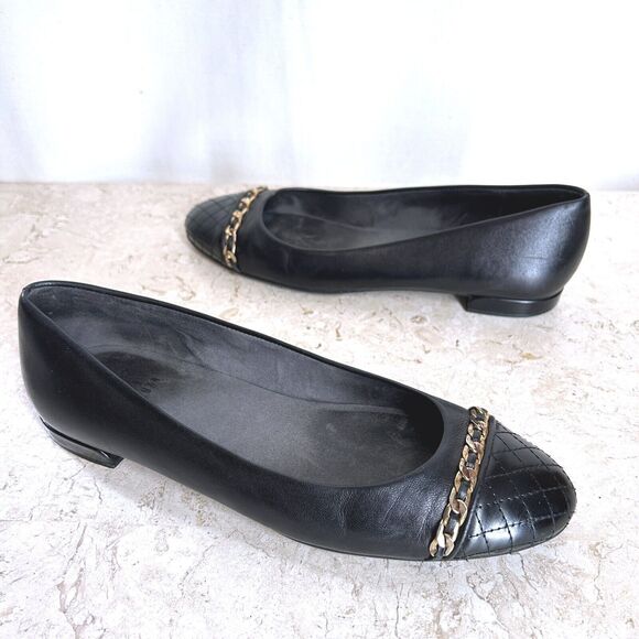 Stuart Weitzman Shoes 6.5 Black Leather Ballet Flats GOLD CHAIN Accent Quilted - Picture 5 of 10